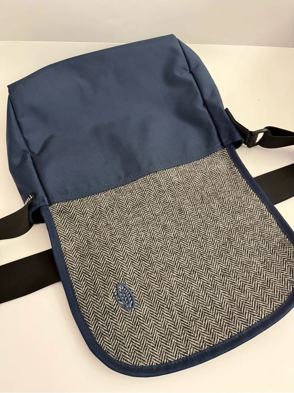 TIMBUK2 Messenger Bag Dark Navy Herringbone & Navy Trim NWOT- RARE